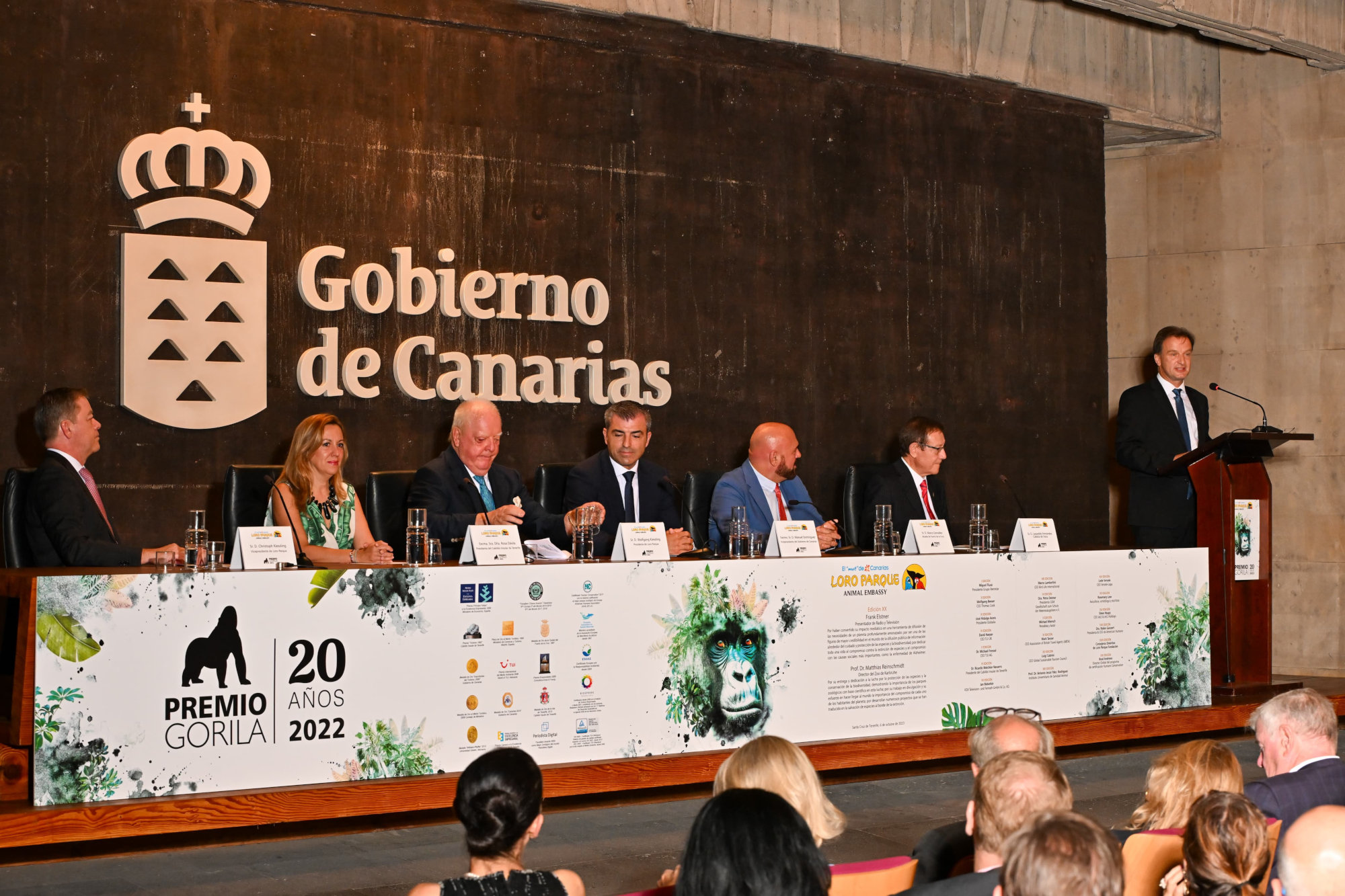 Loro Parque presents the Gorilla 2022 Award in recognition of ...